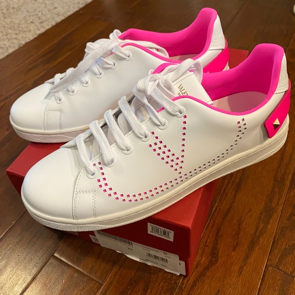 valentino garavani backnet leather sneakers